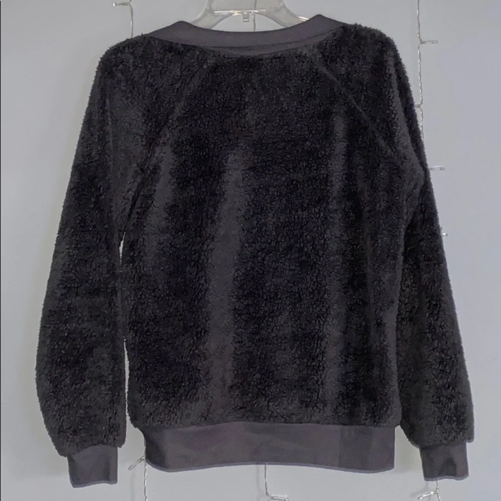 Gray sherpa pullover - Picture 2 of 3